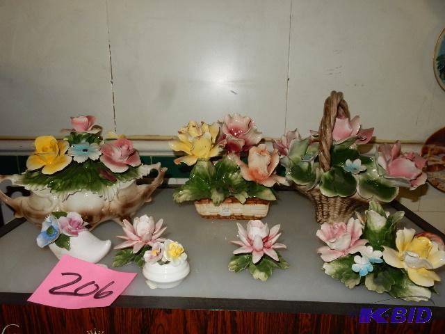lot 206 image: NUOVA CAPODIMONTE