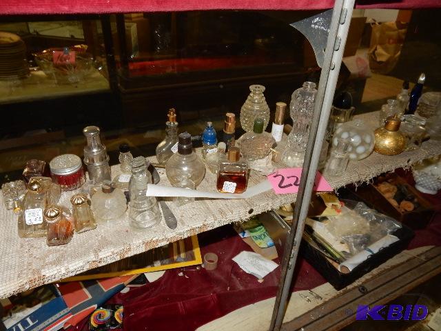 lot 230 image: Large lot of vintage perfume bottles