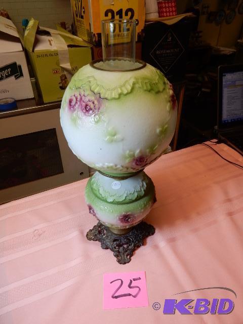 lot 25 image: Beautiful Queen Anne Kerosene Banquet Lamp
