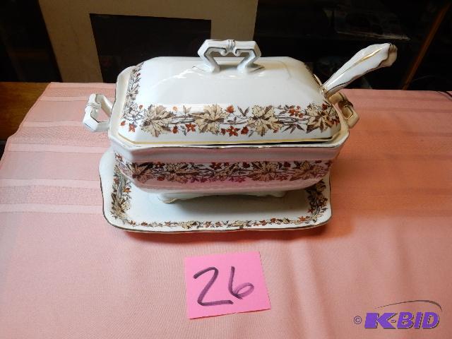 lot 26 image: John Maddocks and Sons Royal Semi, Porcelain Tureen