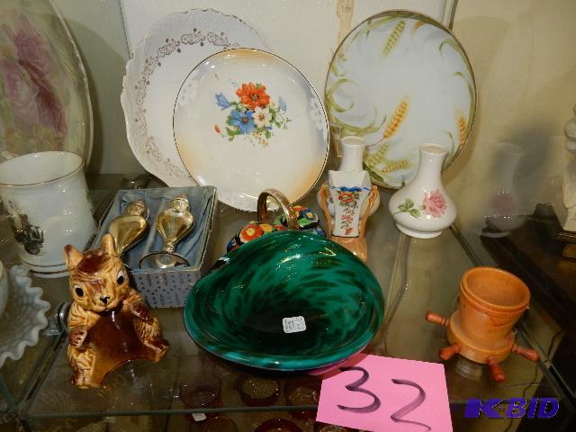 lot 32 image: Salt and Pepper and other decorative items