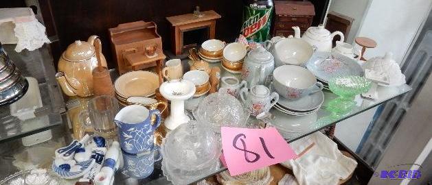 lot 81 image: Miniature glassware and houseware..