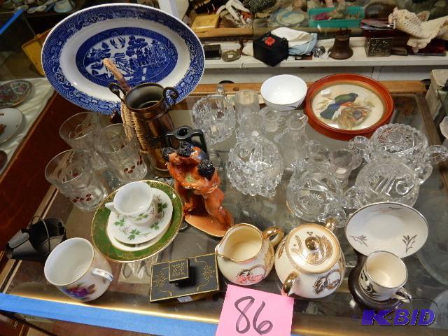 lot 86 image: Misc. Glass items as pictured