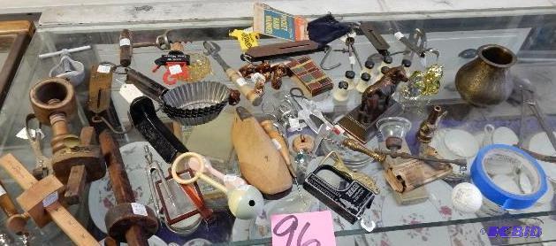 lot 96 image: Misc. Vintage small tools and accessories