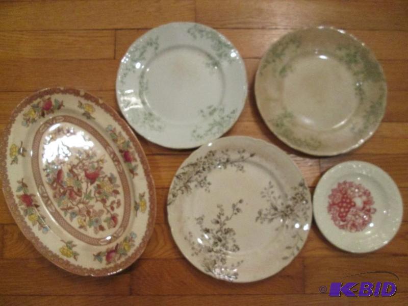 Lot of vintage plates, see pictures for front...