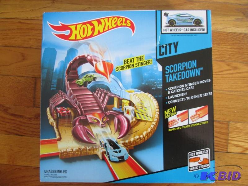 lot 42 image: Hotwheels City Scorpion Takedown...