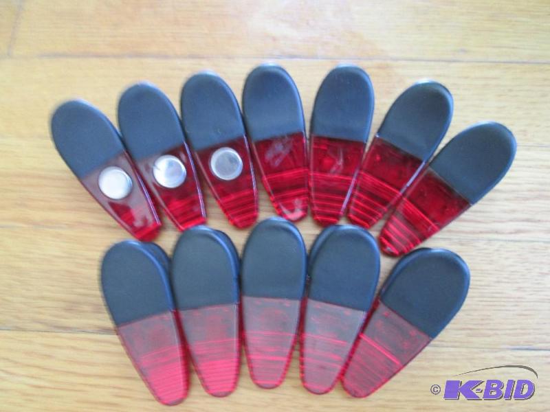 lot 93 image: Lot of 12 magnetic clips, with rubber grip ha...