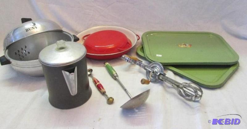 mixed lot of kitchen untincils and bowls, pla...