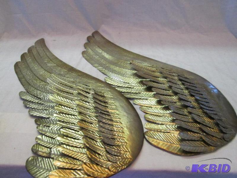2 left gold metal 32 wings...