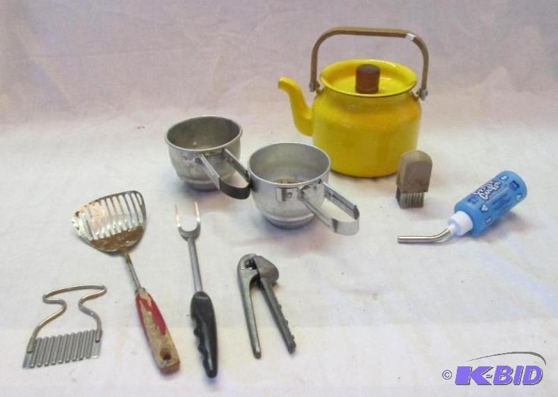 mixed lot of vinage kitchen supplies...