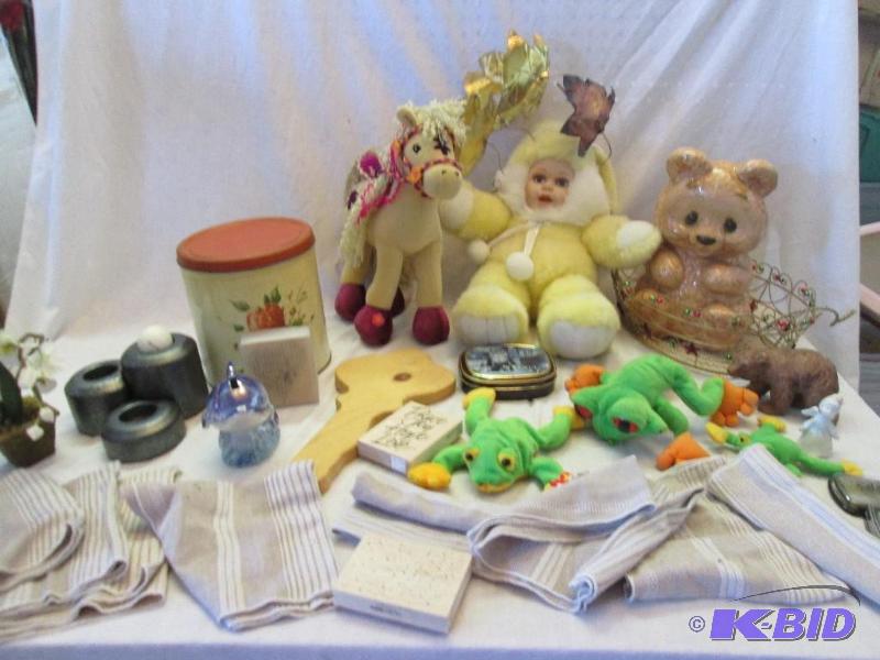 mixed lot of toys, dcor, cards, and collectab...