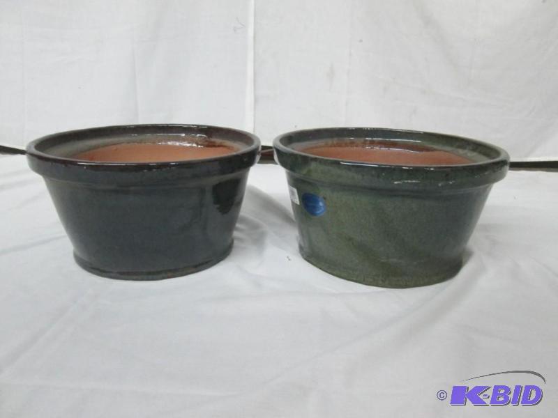 lot 27 image: 2 Glazed Rim Bowls