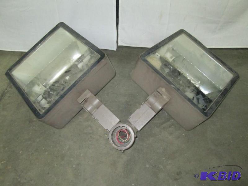 lot 35 image: Large Industrial Double Light Fixture