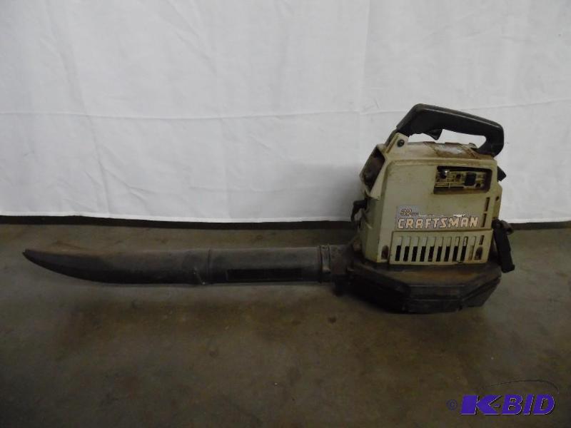 lot 44 image: Craftsman Leaf Blower