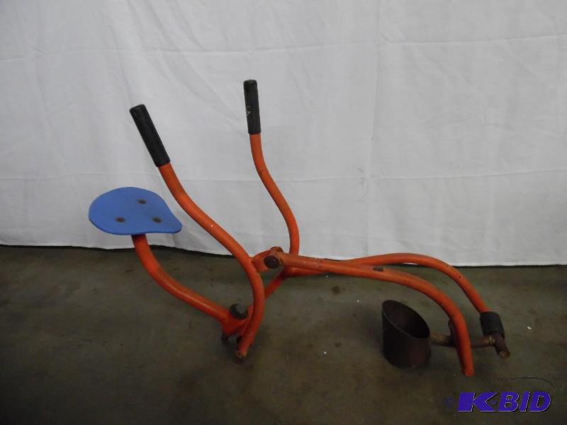 lot 55 image: Steel Sand Shovel w Seat