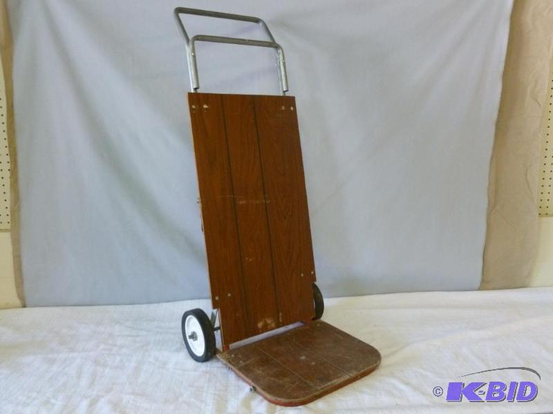 lot 12 image: Light duty two wheel cart....