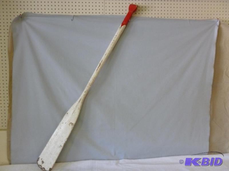 lot 14 image: Vintage red and white wooden boat oar, nice d...