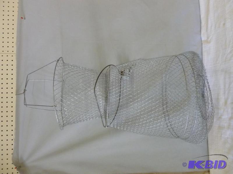 lot 15 image: Large aluminum fish basket, comes with a clam...