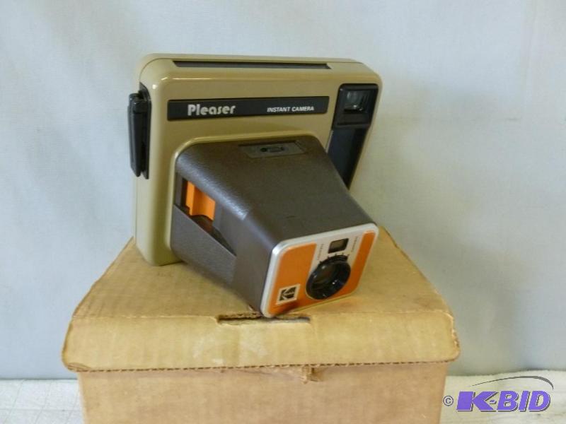 lot 22 image: Vintage Kodak Pleaser instant camera, comes i...