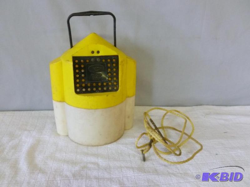 lot 53 image: Cosom&nbspflow-troll live fishing bait bucke...