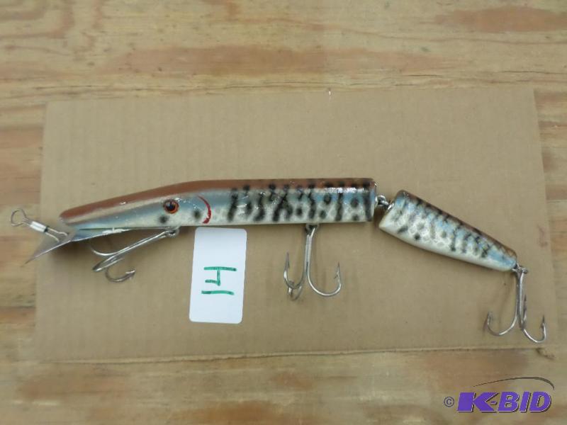 (1) Muskie Lure...
