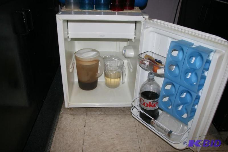 lot 28 image: Small Dorm Style Refrigerator