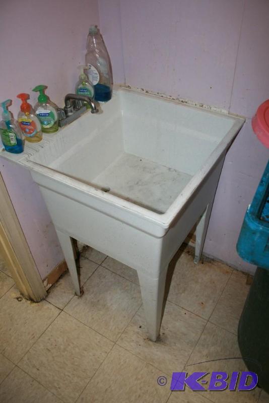 lot 4 image: PVC Wash Tub