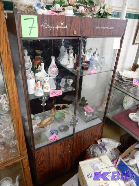 Hallmark GlassSimulated wood Display