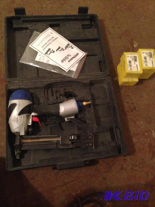 Concrete Nailgun Spotnails XT 8664 &quotThe ...