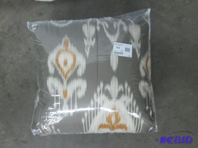 Amelia 8 pc. Queen Bed Set w Accessories