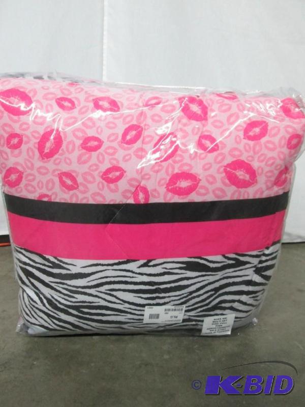 Kiss Me Zebra Pink Twin Room Ensemble
