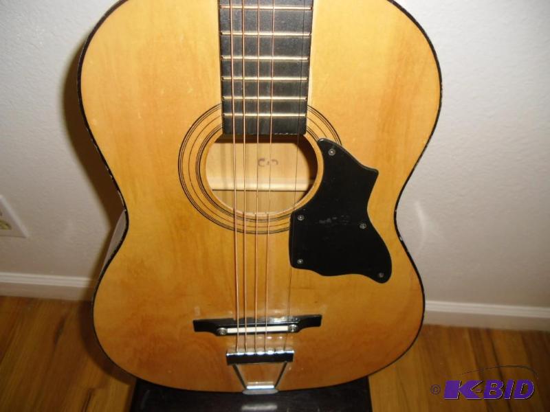 Beautiful music? Student Guitar Gremlin 6 String Acoustic Winter