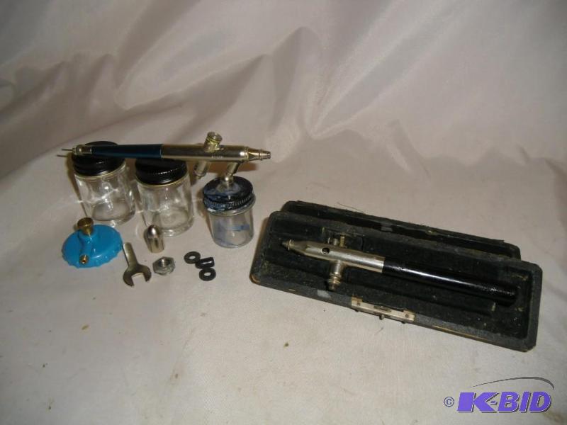 Artists  Antique Airbrushes - Thayer & Chandler Pat 21 97 & a Sears Roebuck Airbrush