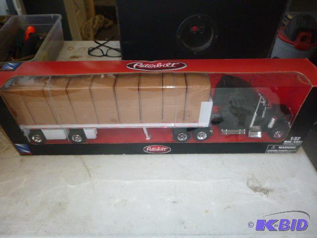 New Ray Peterbuilt Longhauler Model 379 die c...