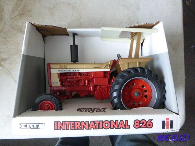 Ertl&nbspInternational 826 Tractor Gold demo...
