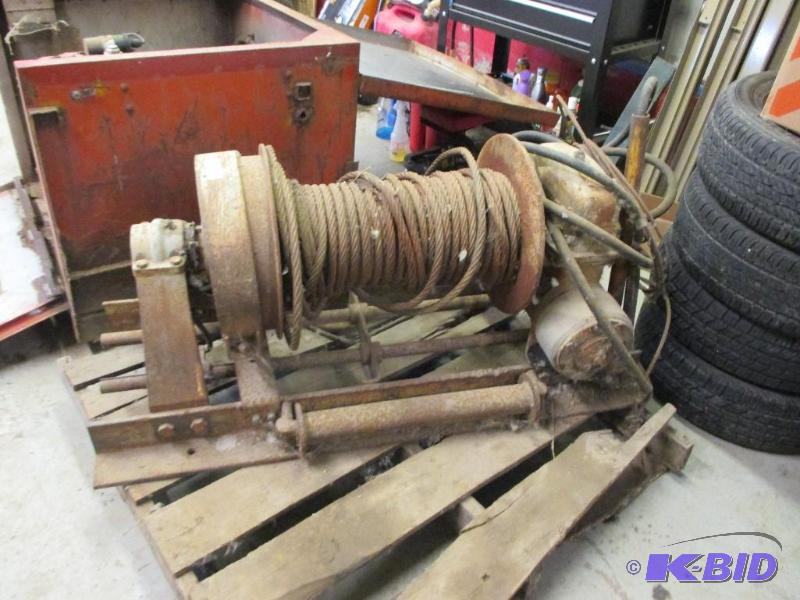 Large heavy duty Tulsa winch. In working cond...