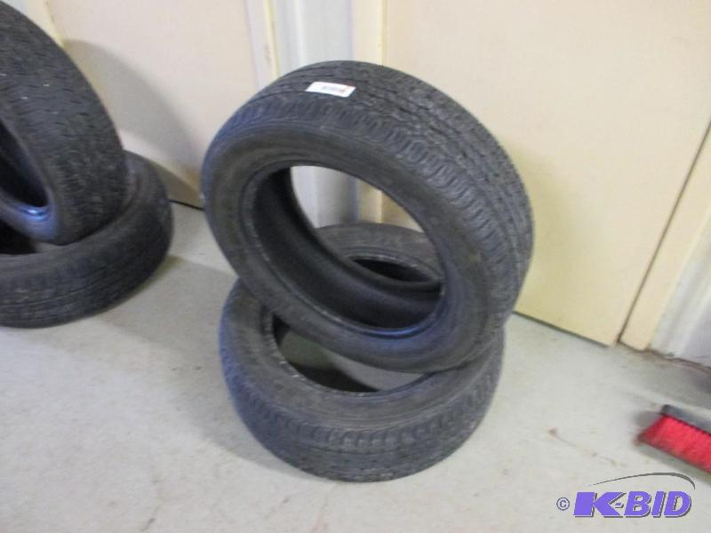 2 Kumho tires, 19560R15, 632 tread...