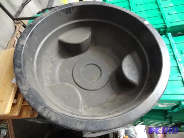 lot 2 image: Poly tub. 39 x 16...
