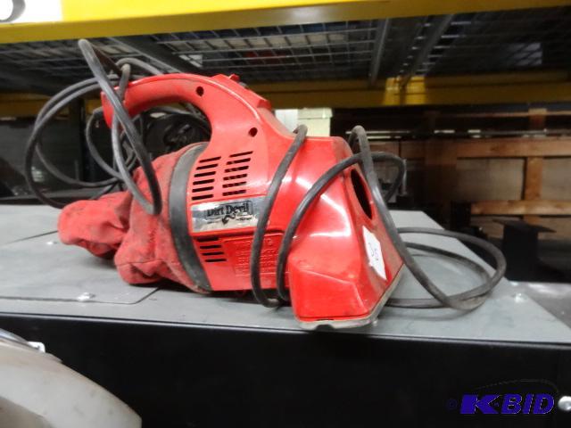 lot 35 image: Dirt Devil. hand vac. Needs a belt...