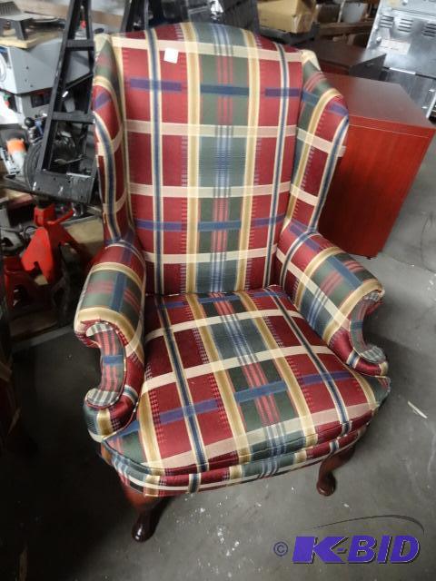 lot 46 image: Highland house cushioned wood framed side cha...