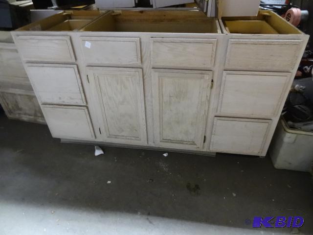 lot 62 image: Kitchen sink vanity. 6 drawers and 2 doors. 6...