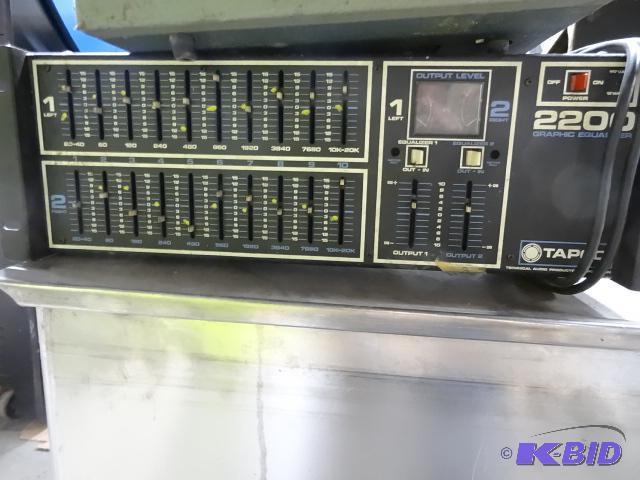 lot 74 image: Tapco 2200 graphic equalizer....