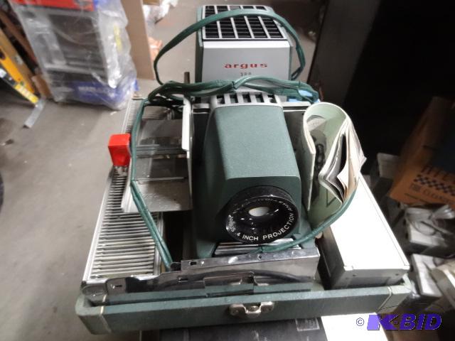 lot 75 image: Argus 300 slide projector with case....