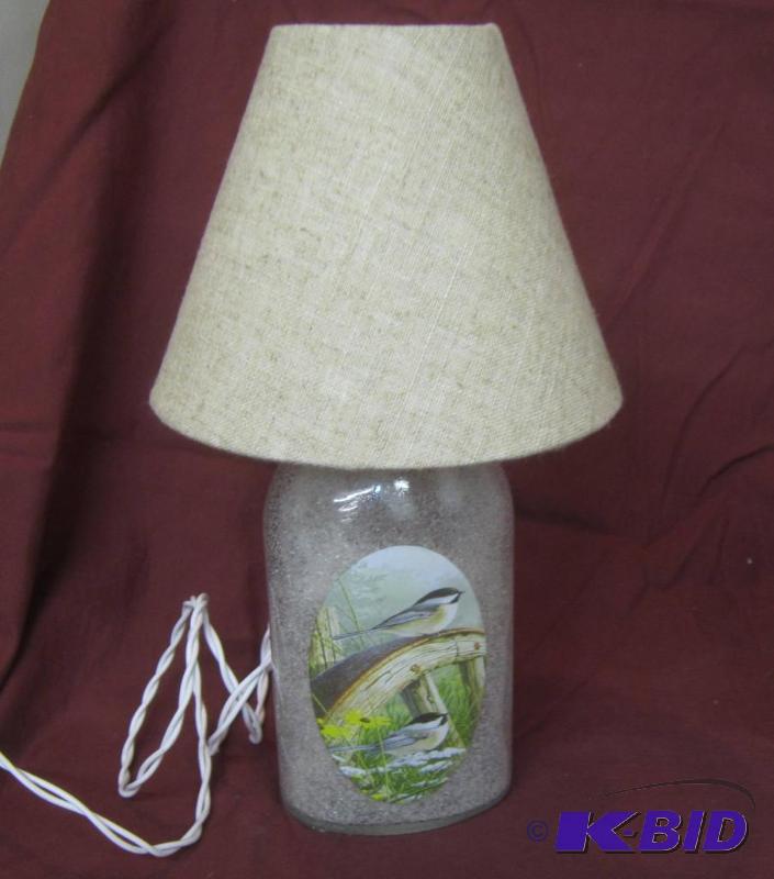 NEW  9 High Lighted Electric Lamp with Shade Bird