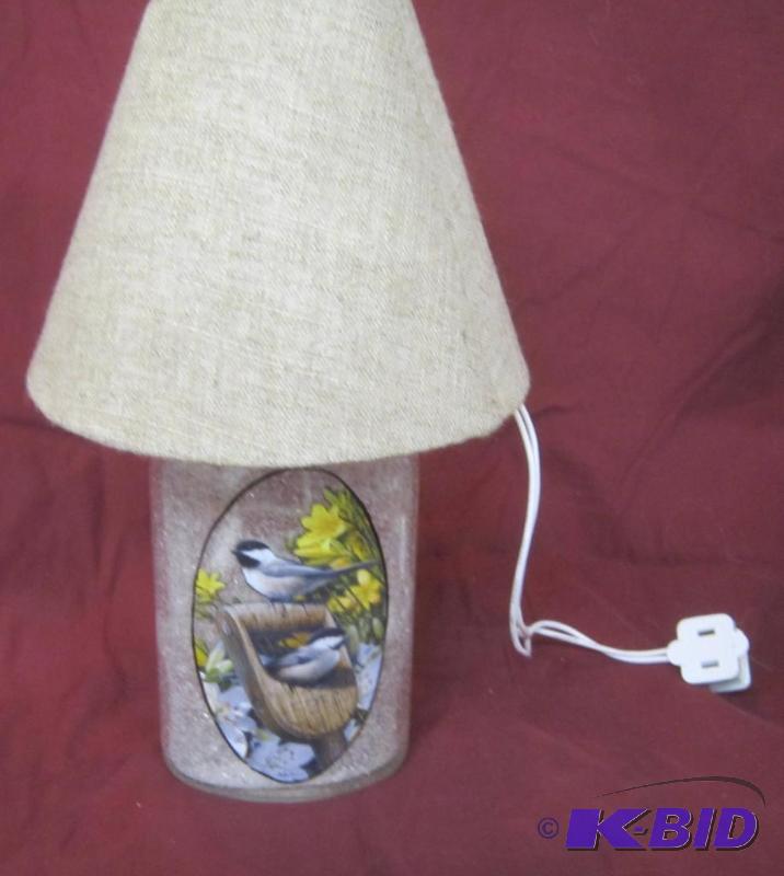 NEW  9 High Lighted Electric Lamp with Shade Bird