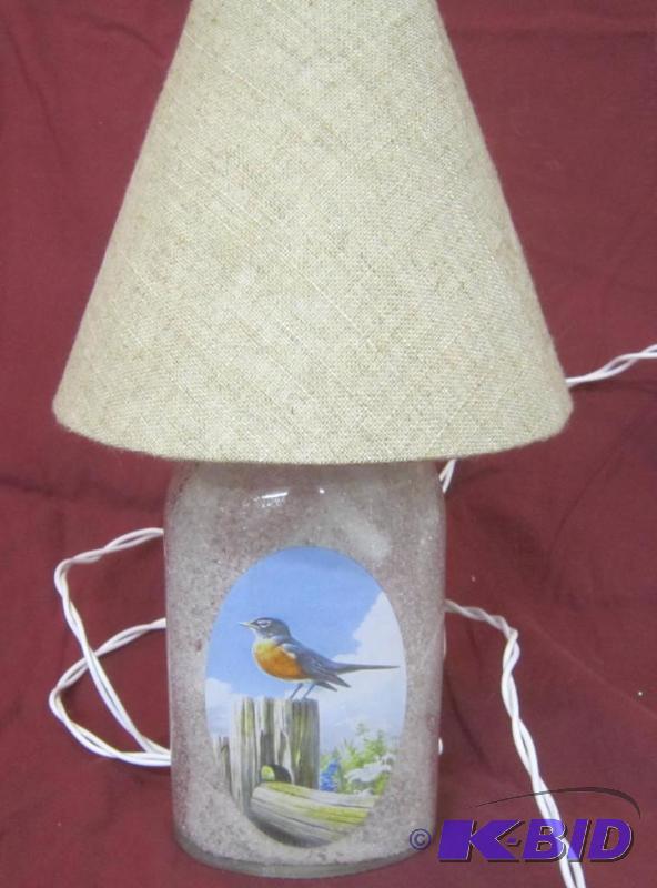 NEW  9 High Lighted Electric Lamp with Shade Bird Robin