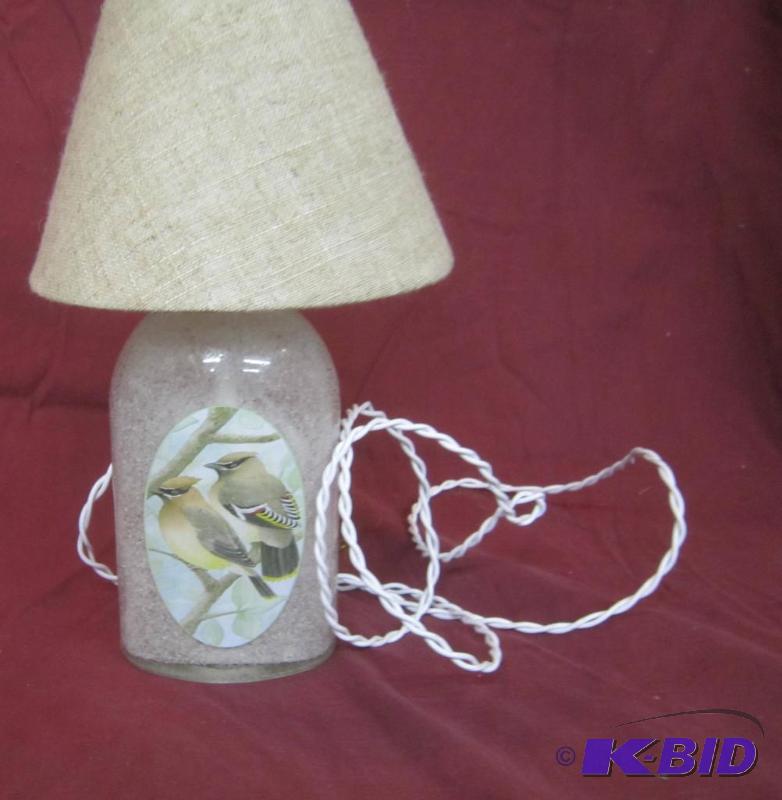 NEW  9 High Lighted Electric Lamp with Shade Bird