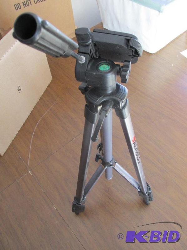 lot 104 image: AMBICO Sturdy Adjustable Camera Stand