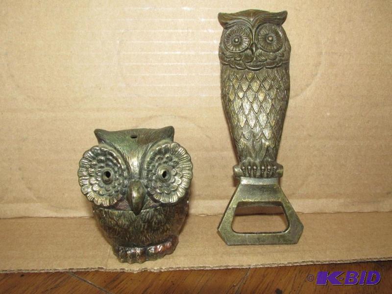 lot 129 image: 2 Brass Owls