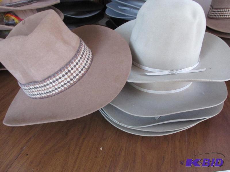 lot 132 image: 6 Western Hats -- all -- 7 38